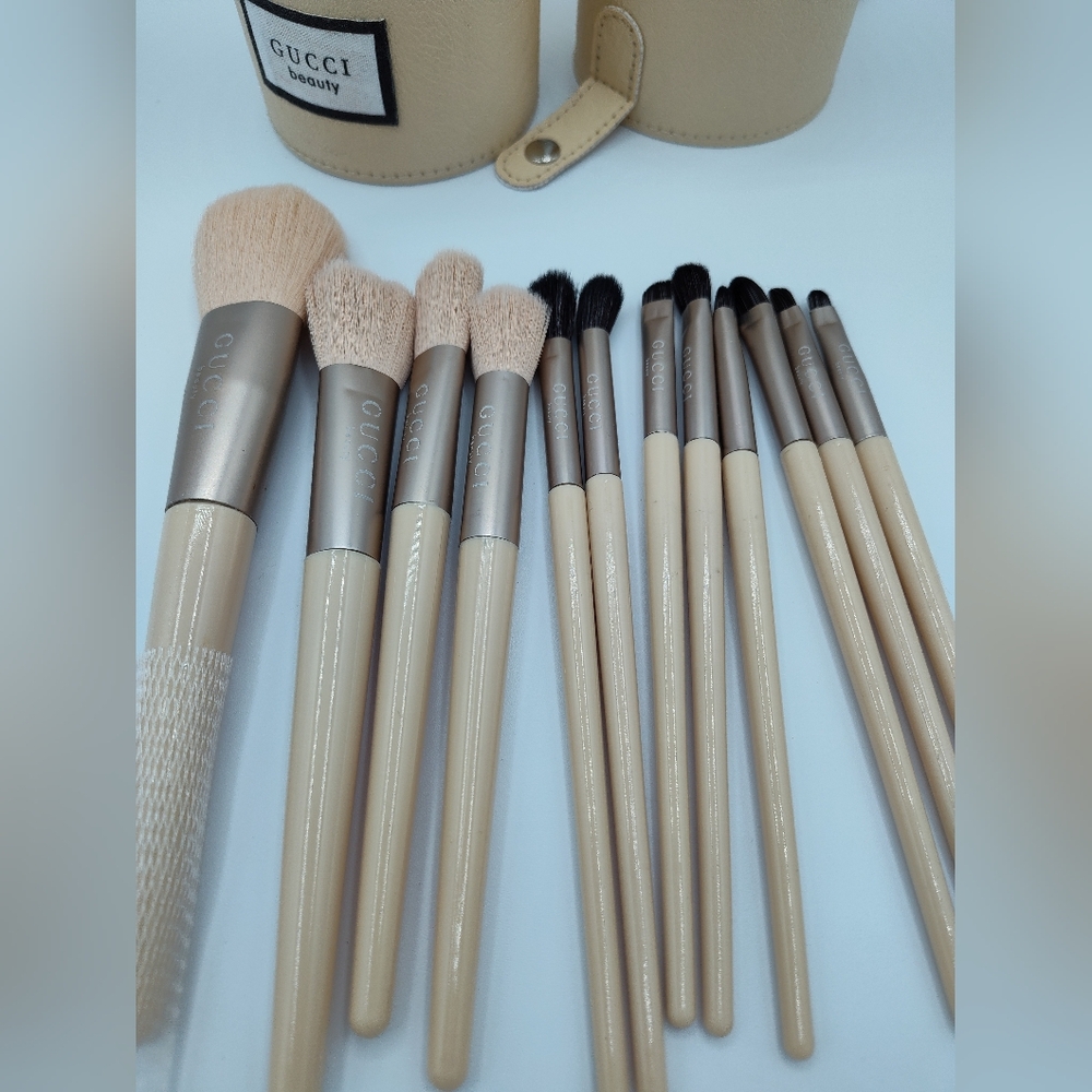 🎊BEST IN BEAUTY HOST PICK🎊GUCCI Beauty Full-Size 11pc Brush Set w/Holder NIP - Picture 4 of 7